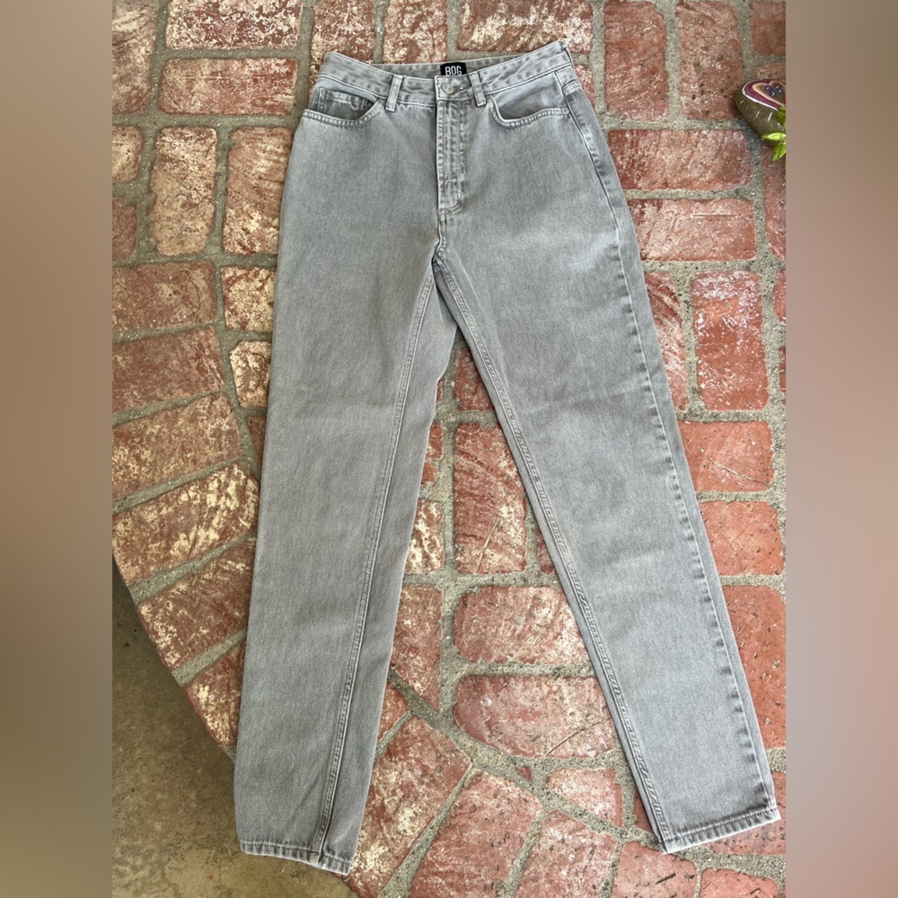 BDG High-Rise Mom Jeans in Washed Gray size‎ 26